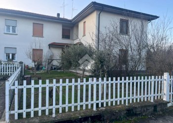 Casa semi indipendente Via Giacomo Puccini, Castelnovo di Sotto - foto 1