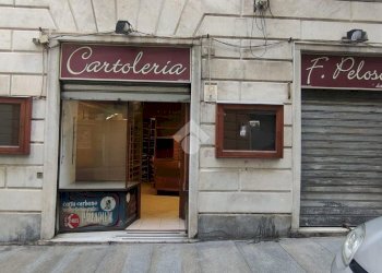 Shop via cairoli, Genova (neighborhood Centro Storico) - photo 1