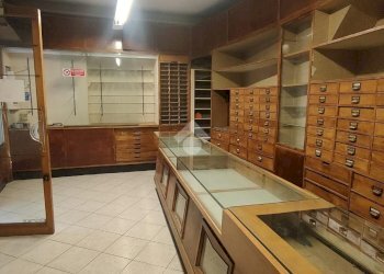 Shop via cairoli, Genova (neighborhood Centro Storico) - photo 2