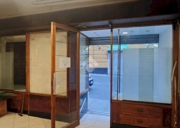 Shop via cairoli, Genova (neighborhood Centro Storico) - photo 4