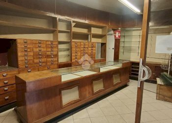 Shop via cairoli, Genova (neighborhood Centro Storico) - photo 5