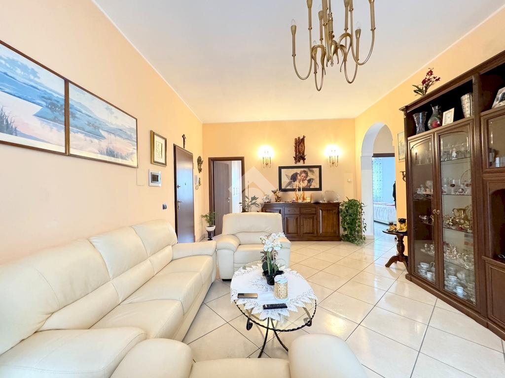 Three-room apartment Via piave, Cesate - photo 3