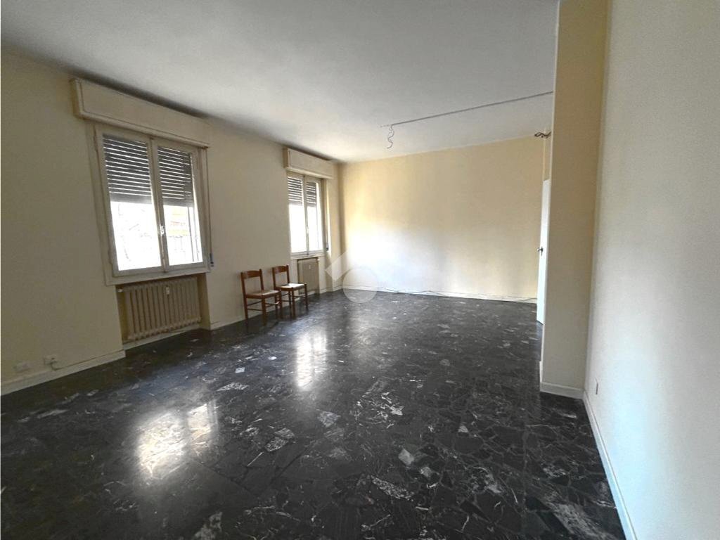 Three-room apartment Viale Medaglie D'Oro, Modena (neighborhood Sant'Agnese - Università) - photo 1