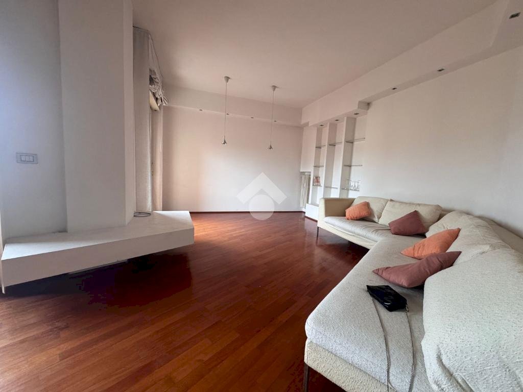 Four-room apartment Viale C. Sigonio, Modena (neighborhood Buon Pastore - Parco Amendola) - photo 1