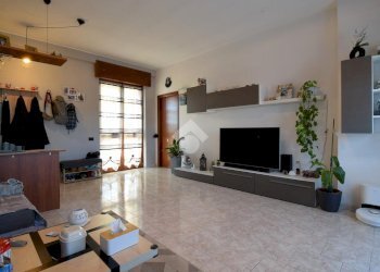 Three-room apartment Via Alfieri, Rozzano - photo 3
