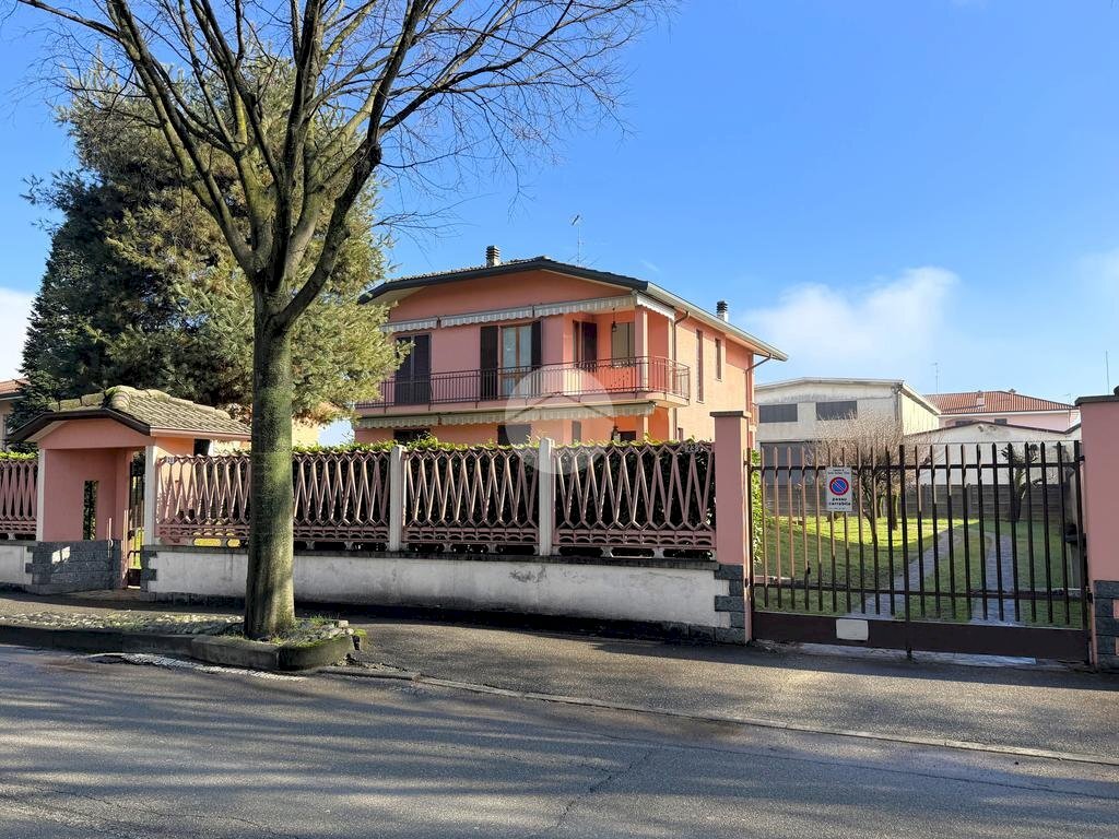 Villa Via Leonardo da Vinci, Santo Stefano Ticino - photo 1