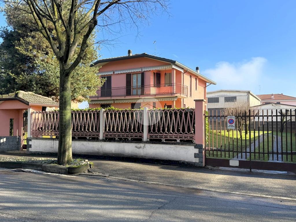 Villa Via Leonardo da Vinci, Santo Stefano Ticino - photo 1