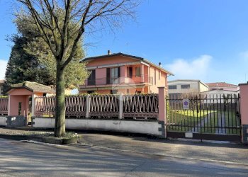 Villa Via Leonardo da Vinci, Santo Stefano Ticino - photo 1