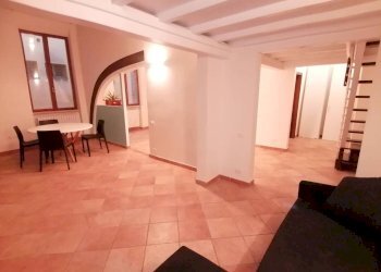 Four-room apartment Via Cartoleria, 34, Bologna (neighborhood Centro Storico) - photo 2