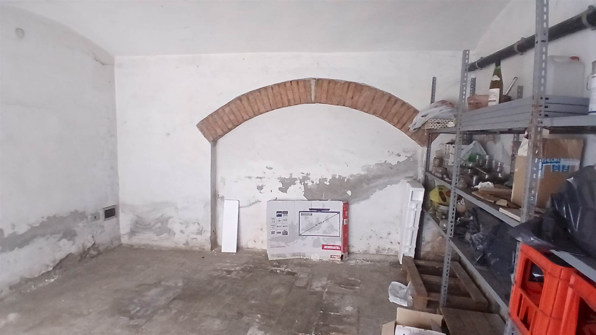 Attività Commerciale Via San Pietro 28, Modena (zona Circoscrizione 1) - foto 2