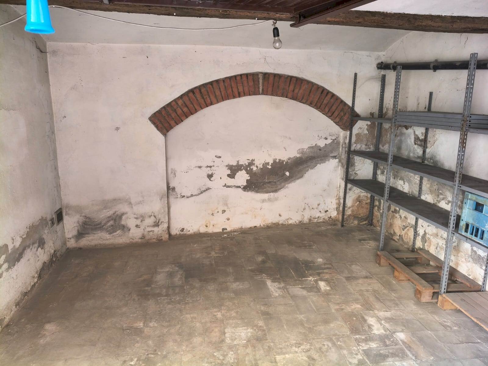 Attività Commerciale Via San Pietro 28, Modena (zona Centro Storico) - foto 1