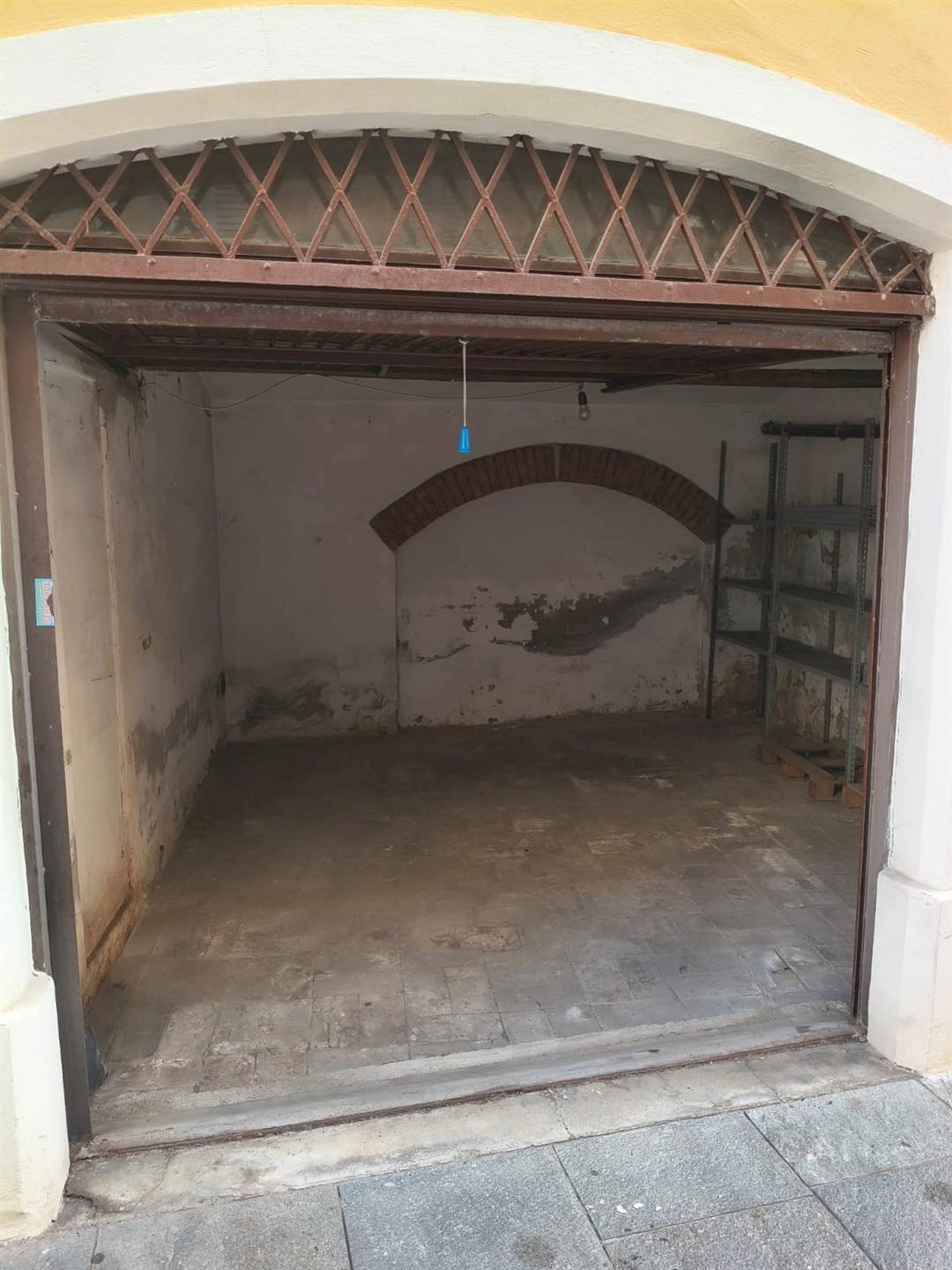 Attività Commerciale Via San Pietro 28, Modena (zona Centro Storico) - foto 2