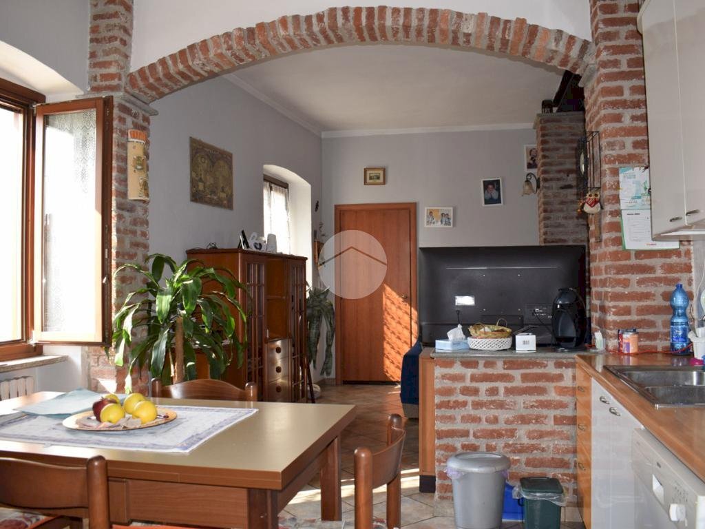 Rustic Piazza San Pietro, Benna - photo 1