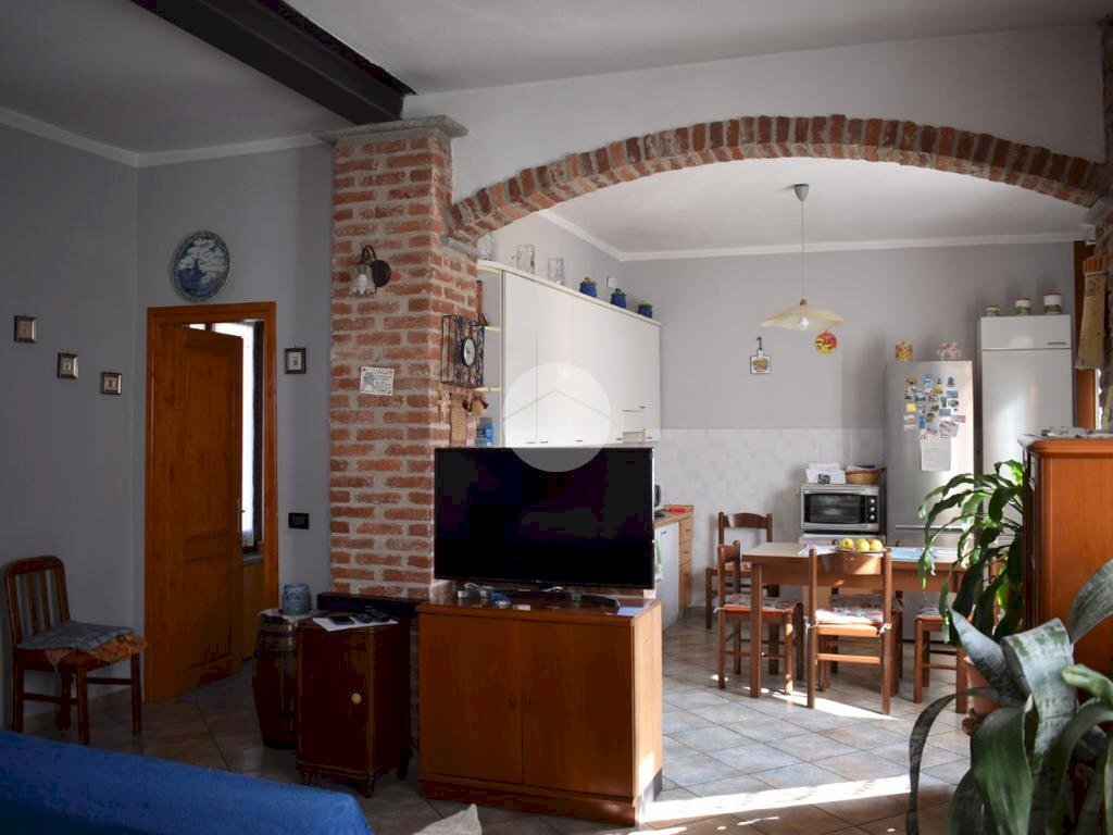 Rustic Piazza San Pietro, Benna - photo 3