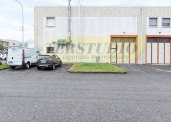 Foto 2 - Capannone strada privinciale 181
 
11, Merlino - foto 2