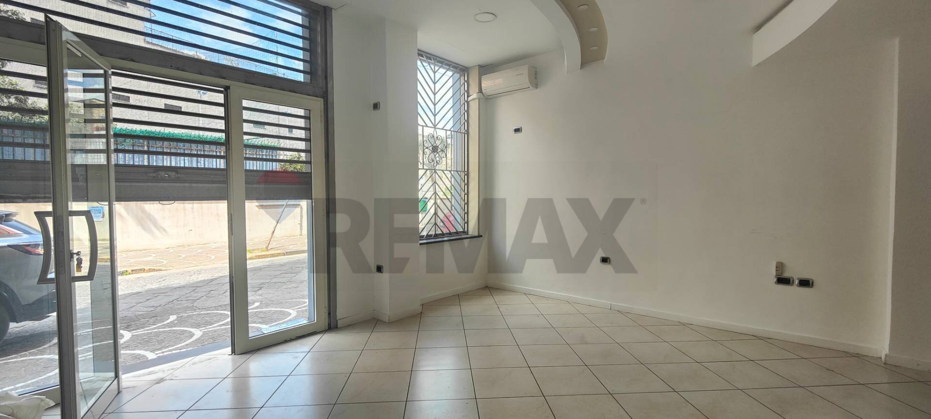 Stanza vuota - Locale Commerciale via Nuova Padre Ludovico
 
24, Casoria - foto 1