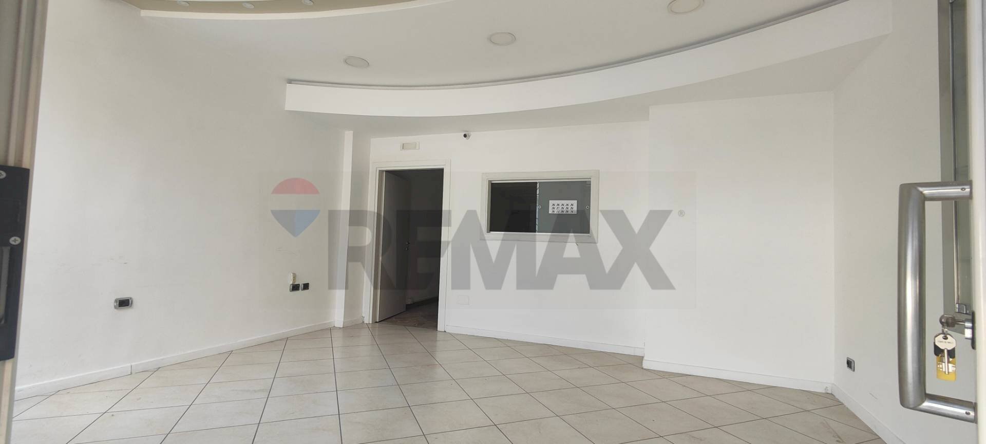 Stanza vuota - Locale Commerciale via Nuova Padre Ludovico
 
24, Casoria - foto 2