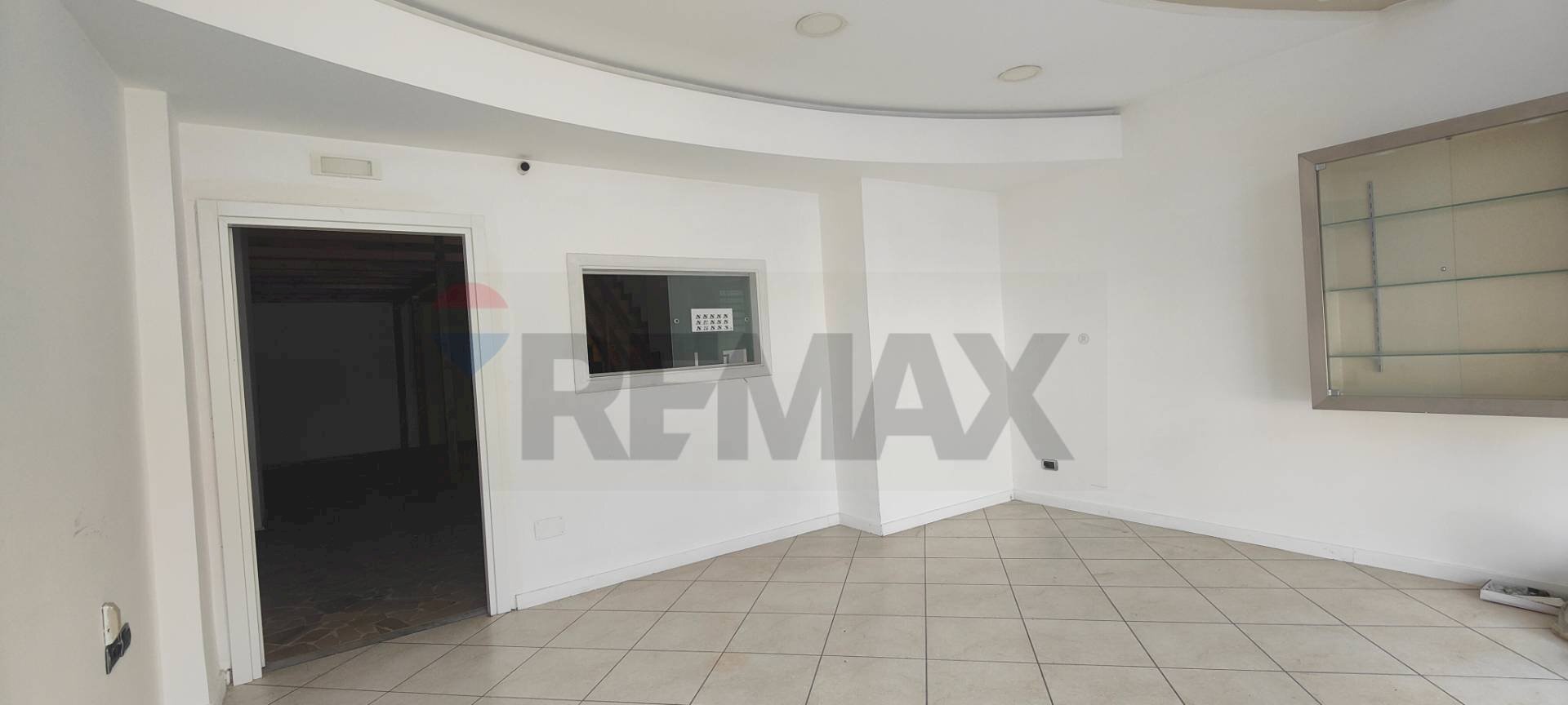 Stanza vuota - Locale Commerciale via Nuova Padre Ludovico
 
24, Casoria - foto 3