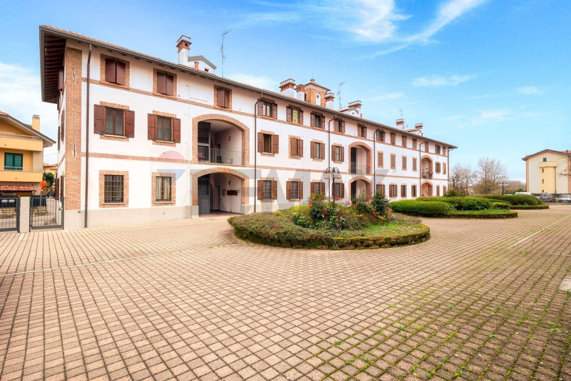 Edificio all\'aperto - Trilocale Ornago - foto 1