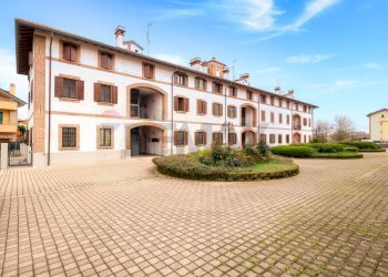 Edificio all\'aperto - Trilocale Ornago - foto 1