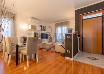 Sala da pranzo - Casa semi indipendente Via G. Marconi
 
83, Cittiglio - foto 3