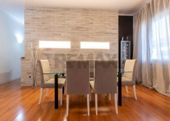 Sala da pranzo - Casa semi indipendente Via G. Marconi
 
83, Cittiglio - foto 6