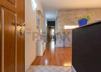 Hall / corridoio - Casa semi indipendente Via G. Marconi
 
83, Cittiglio - foto 7