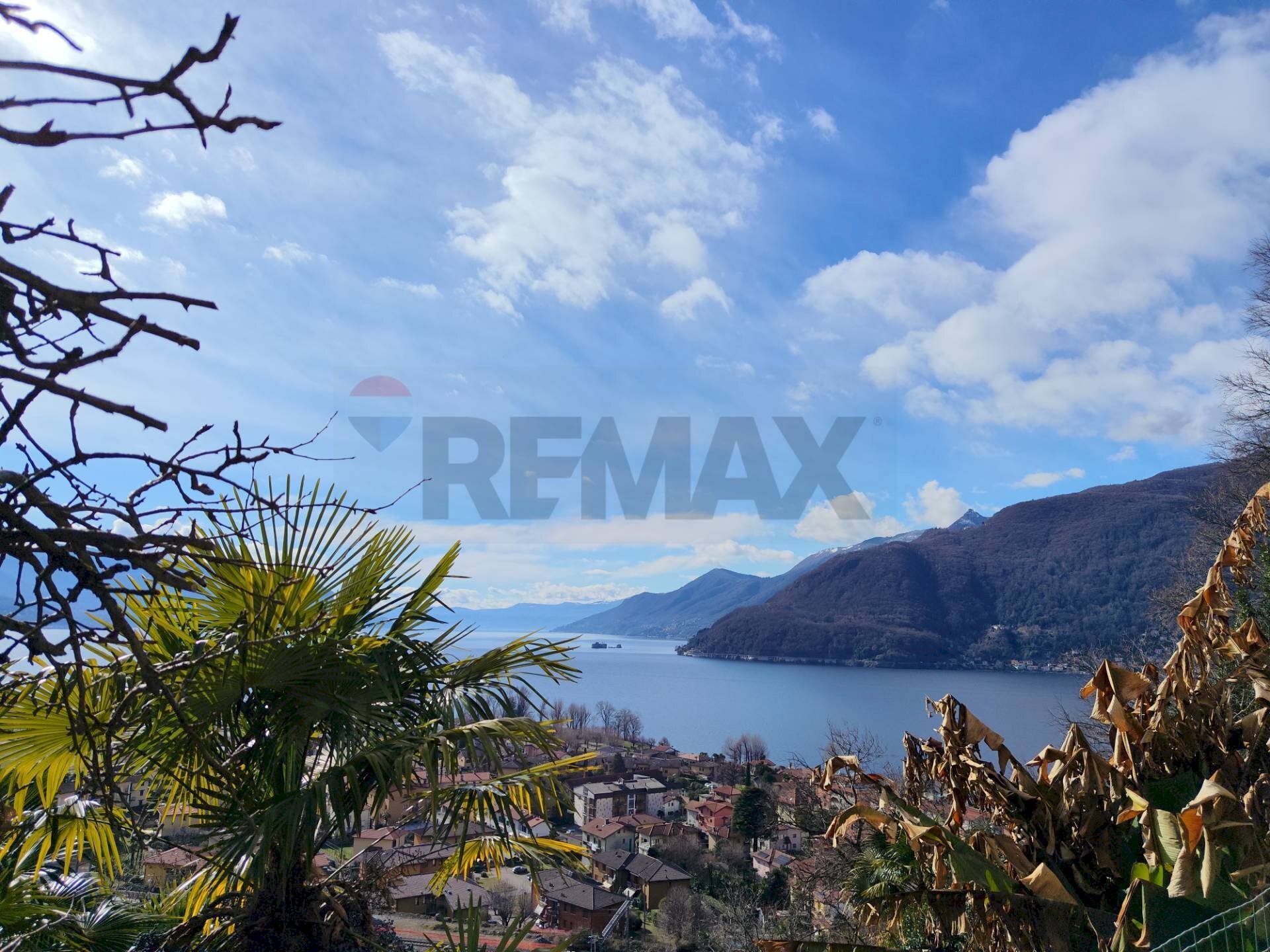 Vista delle montagne - Casa indipendente Via Francesco Baroggi
 
19, Maccagno con Pino e Veddasca - foto 1