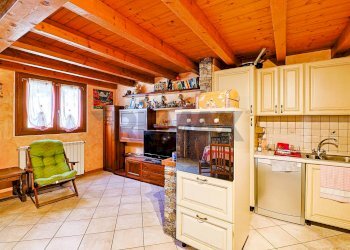 Cucina - Casa semi indipendente via Vecchia Fontana, Maccagno con Pino e Veddasca - foto 8