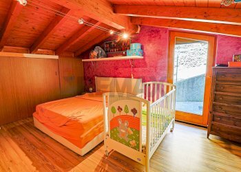 Camera / camera da letto - Casa semi indipendente via Vecchia Fontana, Maccagno con Pino e Veddasca - foto 9