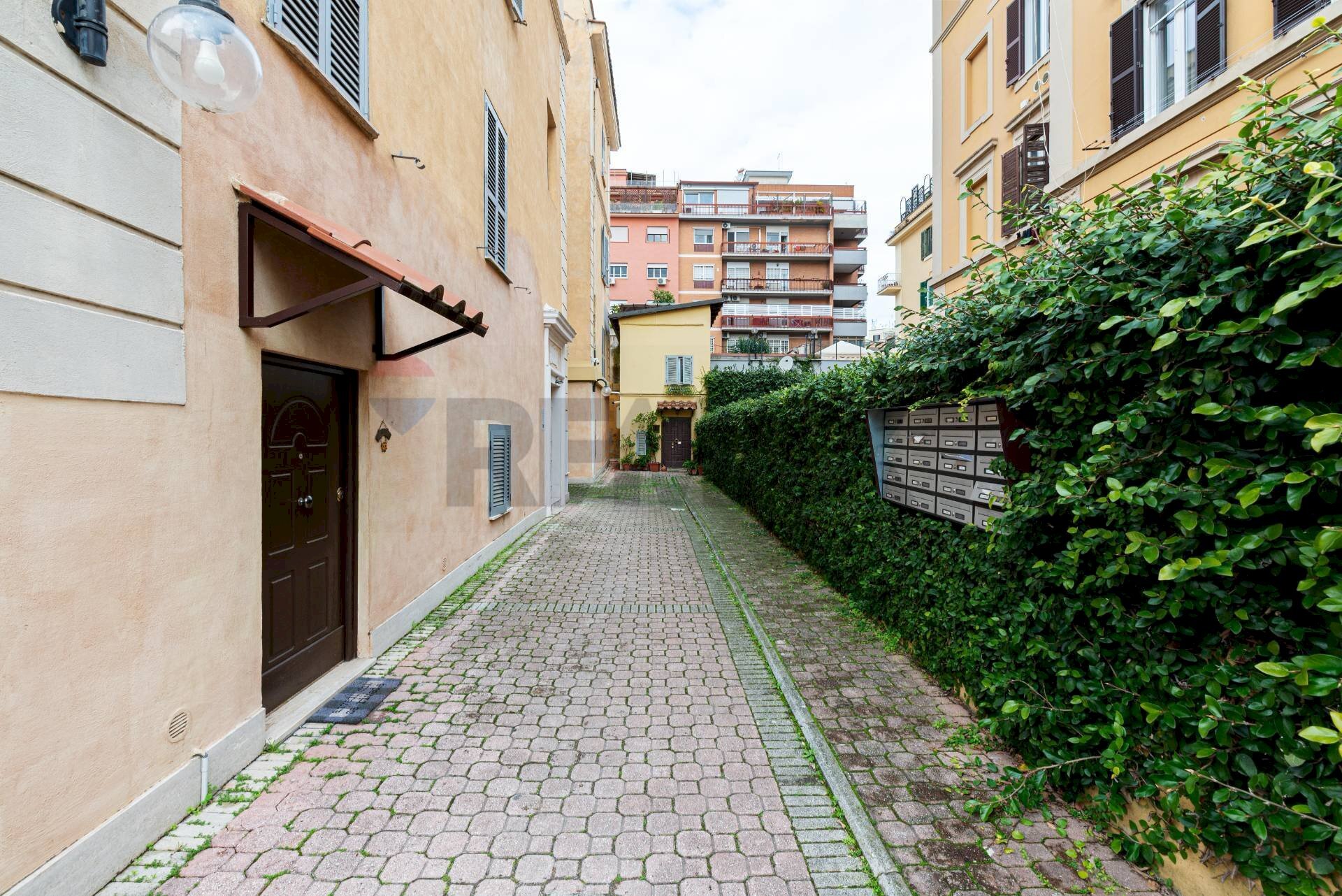 Edificio all\'aperto - Bilocale Via Luigi Tosti, Roma - foto 2