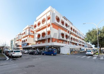 Edificio all\'aperto - Trilocale Via Danilo Stiepovich
258, Roma - foto 1