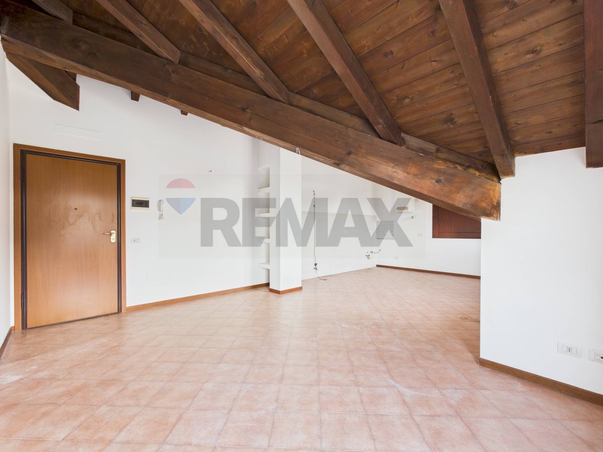 Stanza vuota - Trilocale via Repubblica
 
51, Cura Carpignano - foto 2