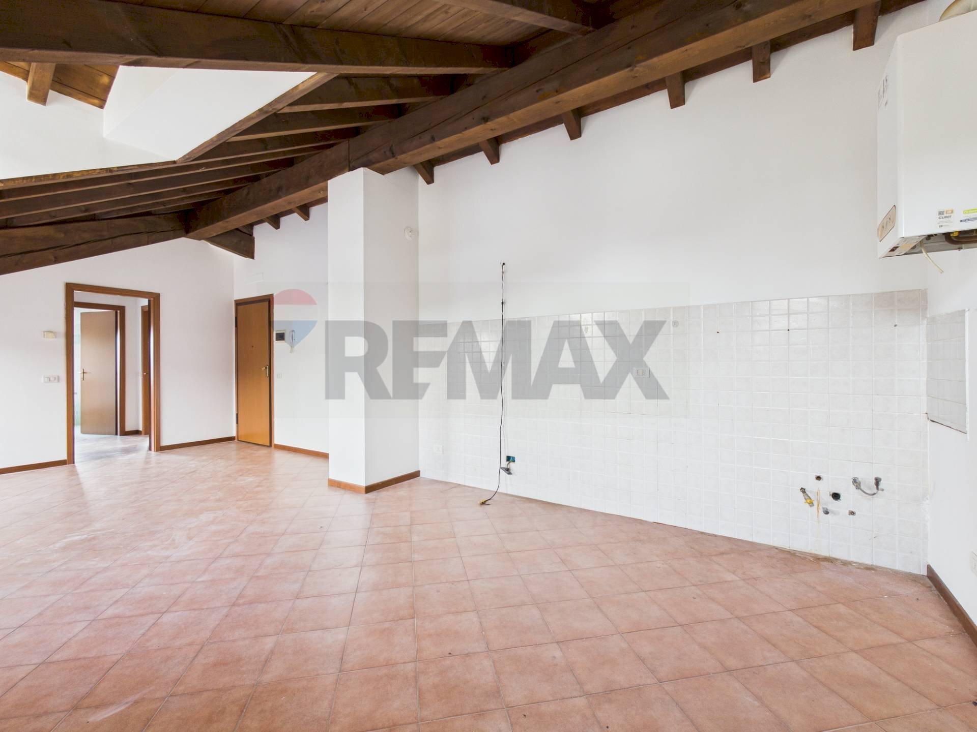 Stanza vuota - Trilocale via Repubblica
 
51, Cura Carpignano - foto 3