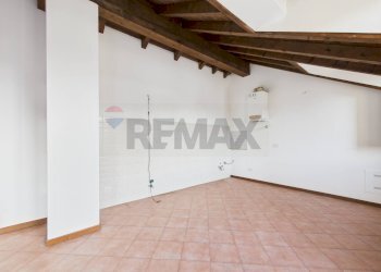 Stanza vuota - Trilocale via Repubblica
 
51, Cura Carpignano - foto 6