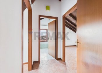 Hall / corridoio - Trilocale via Repubblica
 
51, Cura Carpignano - foto 9