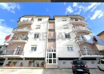 Edificio all\'aperto - Quadrilocale strada provinciale per piedimonte 290
 
5, San Potito Sannitico - foto 1