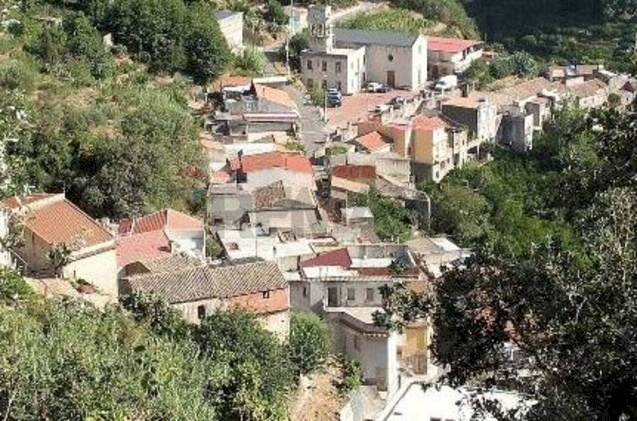 Edificio all\'aperto - Casa indipendente Via Gimello
 
116, Rometta - foto 1