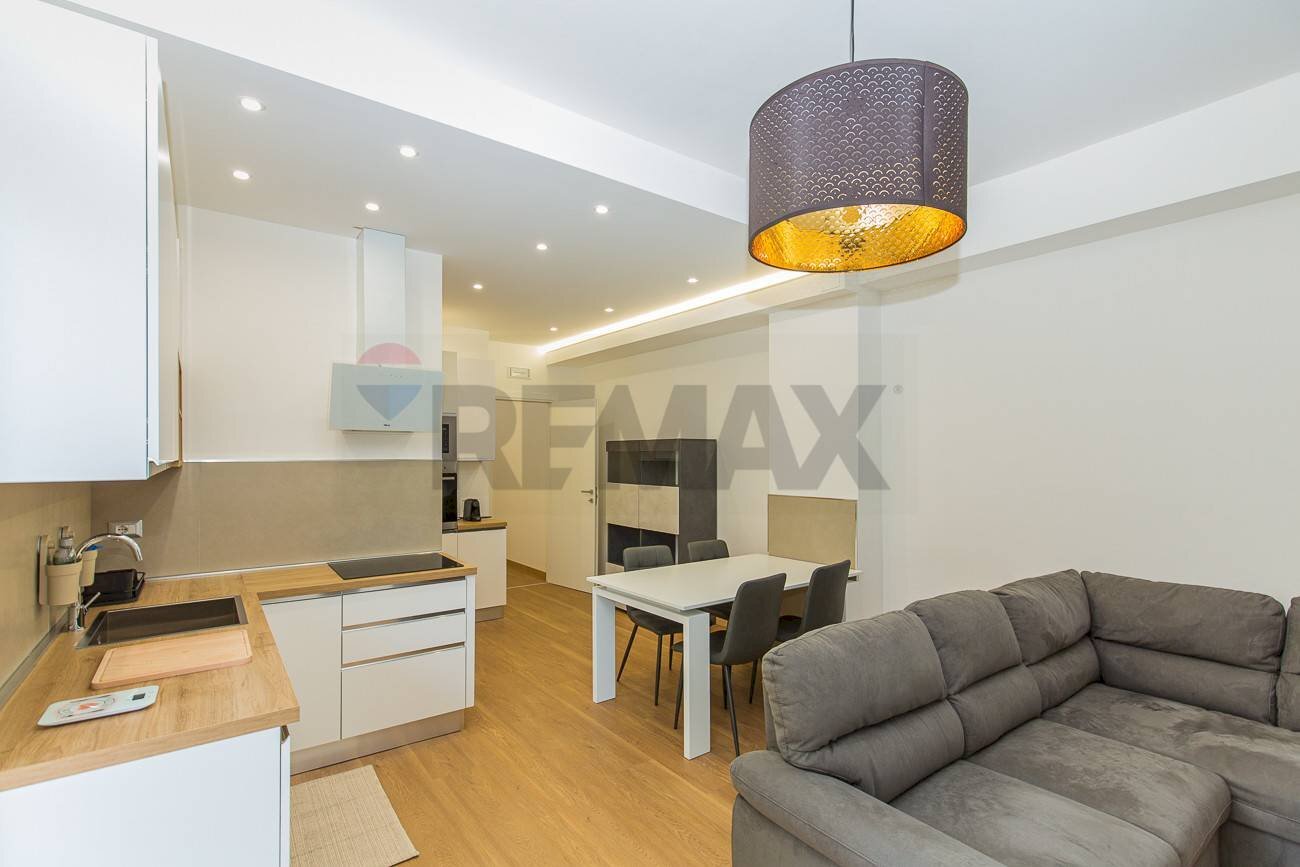 Sala da pranzo - Quadrilocale Corso Indipendenza
 
14, Catania - foto 1