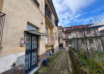 Edificio all\'aperto - Trilocale Corso Sicilia
 
15, Maletto - foto 1