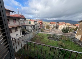 Balcone - Trilocale Corso Sicilia
 
15, Maletto - foto 2