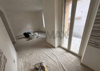 Stanza vuota - Trilocale Corso Sicilia
 
15, Maletto - foto 15