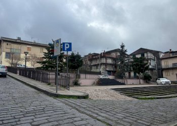 Edificio all\'aperto - Trilocale Corso Sicilia
 
15, Maletto - foto 21