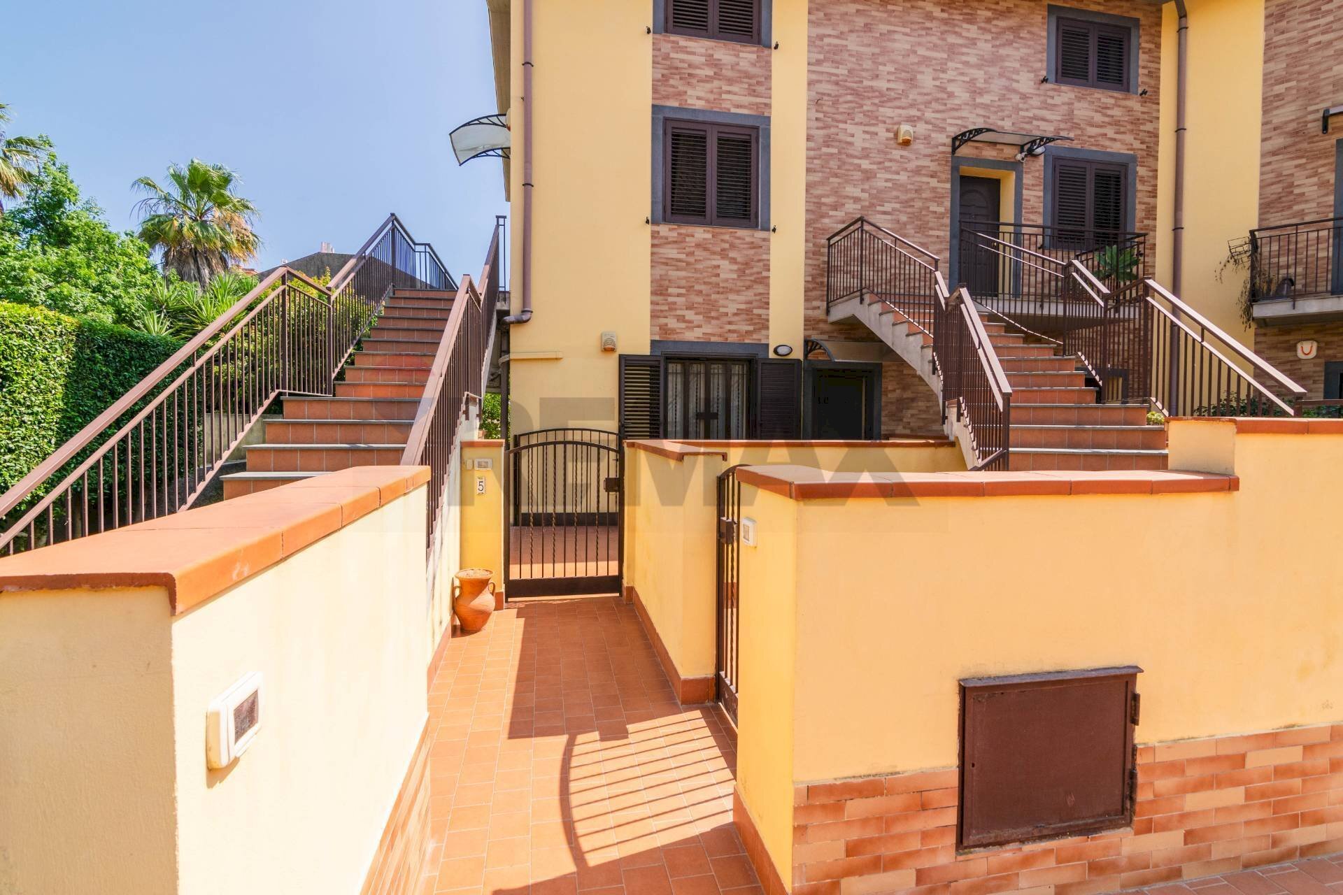 Edificio all\'aperto - Casa semi indipendente Via Giacomo Leopardi
 
5, San Giovanni la Punta - foto 2