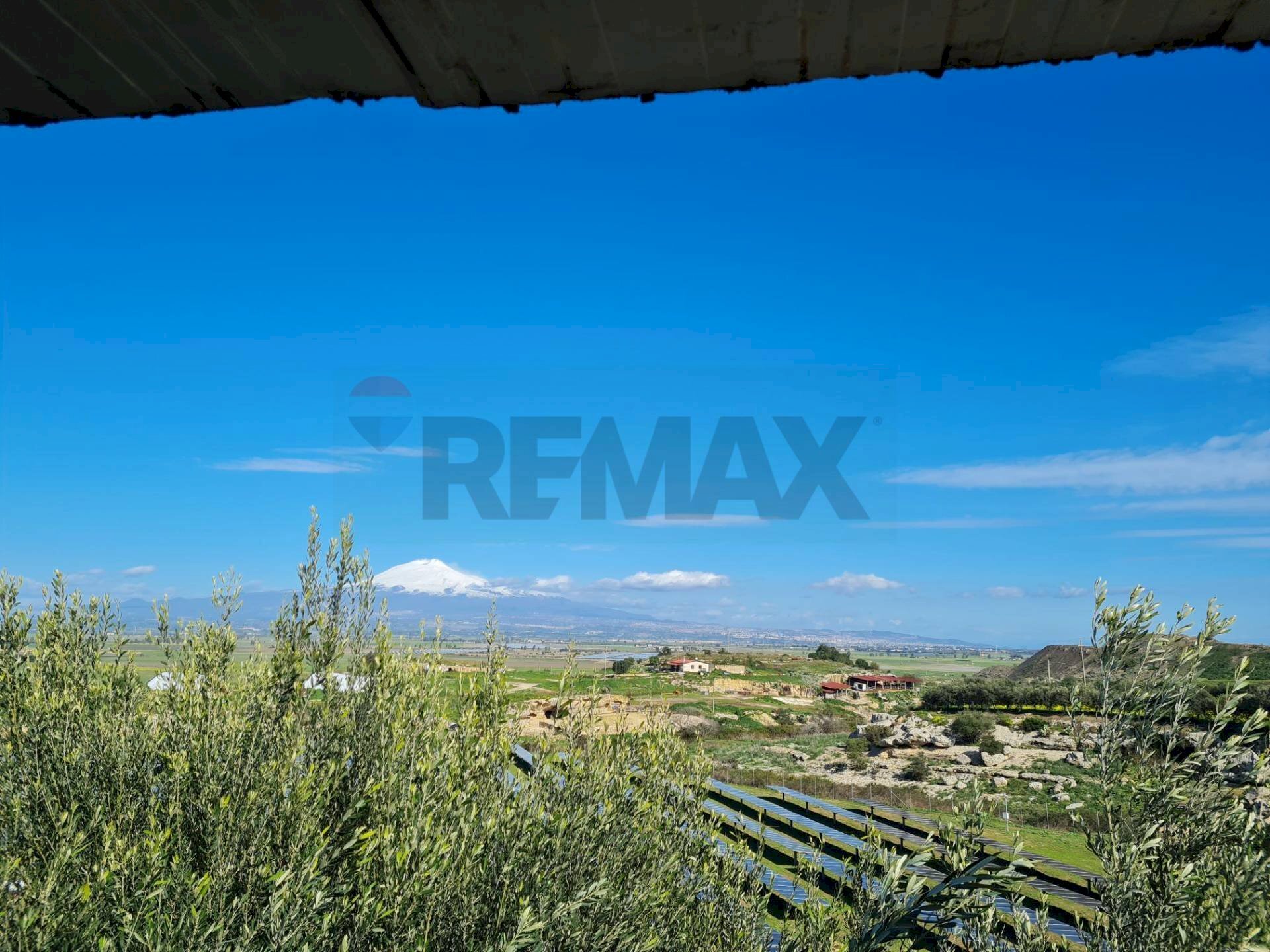 Vista delle montagne - Semi-detached house Contrada Santa Lenea S.S.385
 
snc, Lentini - photo 3