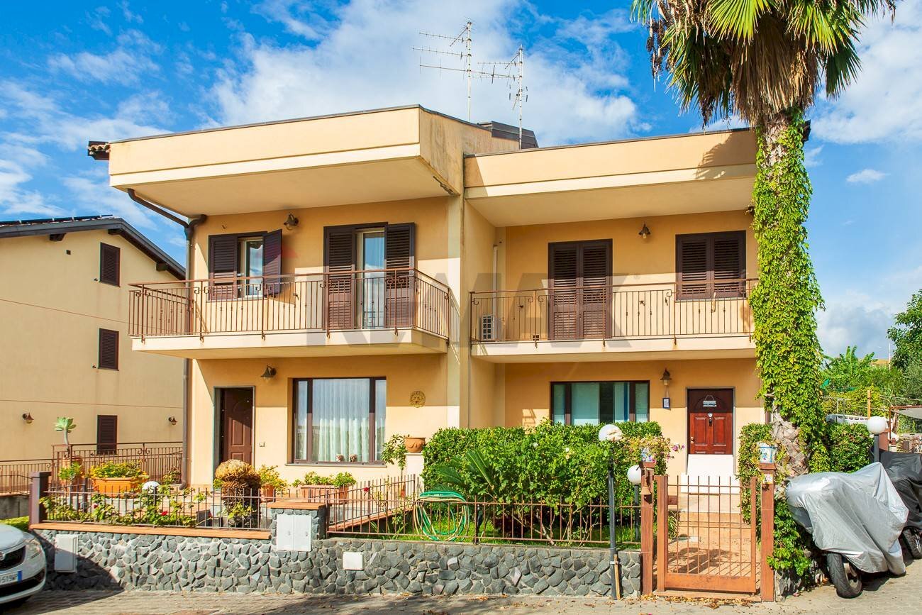 Casa all\'aperto - Casa semi indipendente VIA CAPOMULINI
 
16/C, Acireale - foto 2