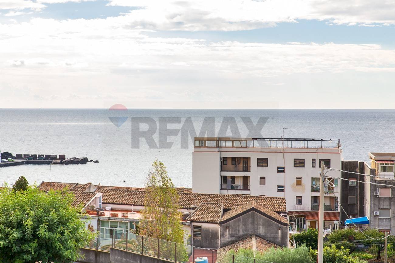 Vista dell\'acqua - Casa semi indipendente VIA CAPOMULINI
 
16/C, Acireale - foto 1