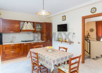 Cucina - Casa semi indipendente VIA CAPOMULINI
 
16/C, Acireale - foto 10