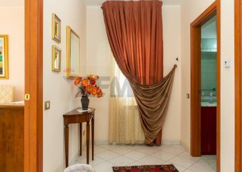 Hall / corridoio - Casa semi indipendente VIA CAPOMULINI
 
16/C, Acireale - foto 31