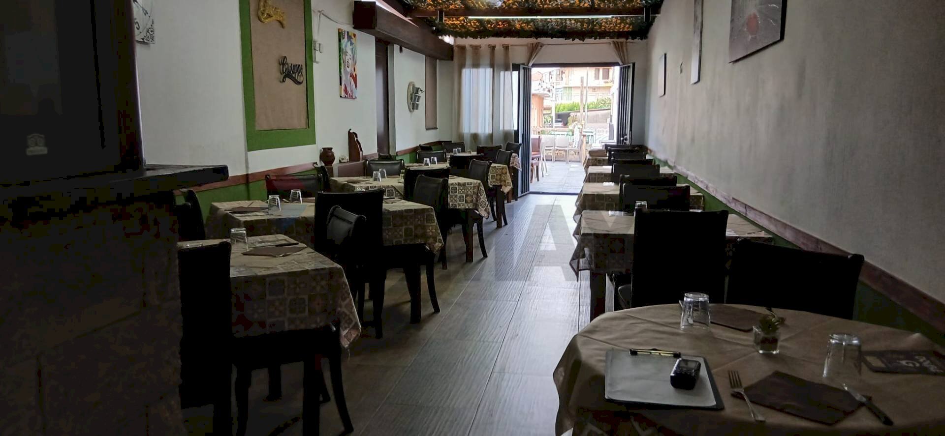 Sala da pranzo - Locale Commerciale Via Umberto I
159, Fiumefreddo di Sicilia - foto 2